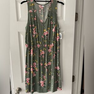Old Navy Sleeveless dress. NWT. Large. Green with flowers.
